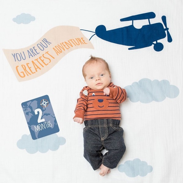 Babys First Year Swaddle-Blanket & Karten Set - Greatest Adventure
